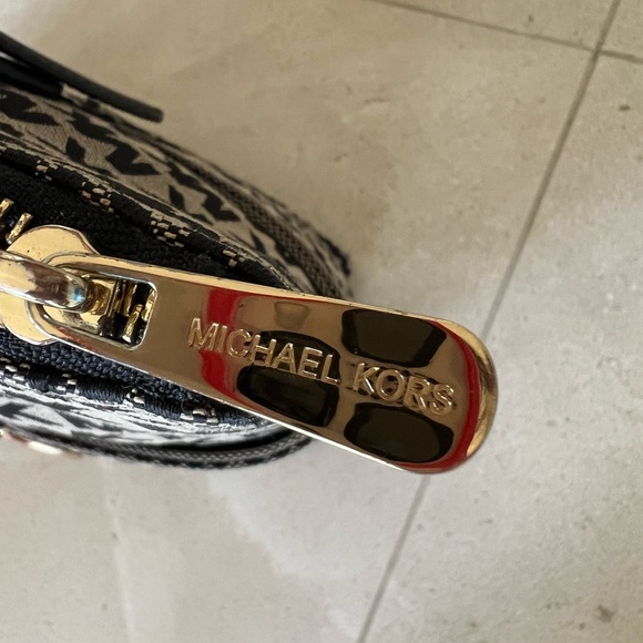 Michael Kors Signature Monogram Black and Tan Tote - Picture 4 of 13